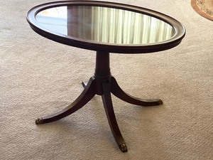 lot 44 image: Antique Oval Petite Accent Table w Glass Top