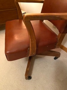 lot 106 image: Vintage Office Chair