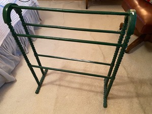 lot 110 image: Petite Quilt Rack