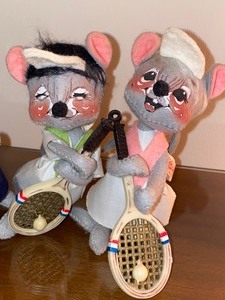 lot 111 image: Three Annalee Figurines