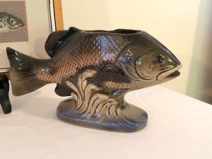 lot 72 image: Fish Themed Home Decor