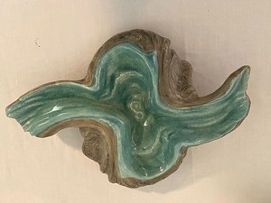 lot 73 image: Two Vintage Dishes