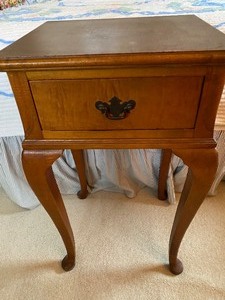 lot 121 image: Vintage Single Drawer Accent Table