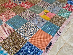 lot 126 image: 3 Vintage Light Weight Quilts