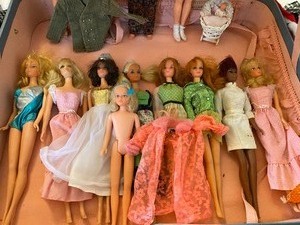 lot 119 image: Vintage Barbie & Ken Dolls wClothing
