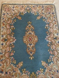 lot 130 image: Small Vintage Rug