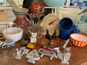 lot 135 image: Vintage Kitchen Goodness