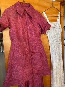 lot 132 image: Beautiful Vintage Dress