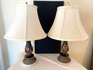 lot 138 image: Pair of Vintage Floral Design Table Lamps