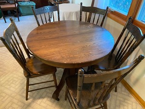 lot 148 image: Antique Round Dining Table and Five Chairs