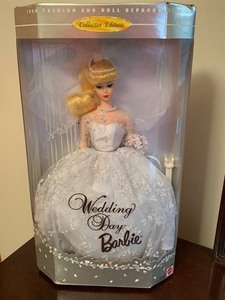 lot 154 image: Wedding Day Barbie (NEW)