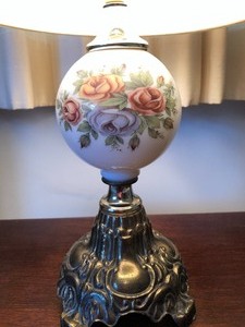 lot 160 image: Vintage Lamp