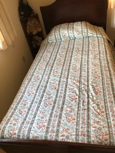 lot 158 image: Matching Vintage Twin Beds