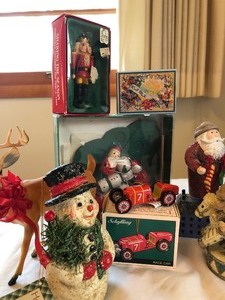 lot 172 image: Christmas Items