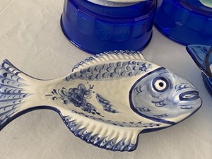 lot 200 image: Fun Fish Themed Decor