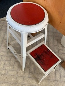 lot 201 image: Super Cute Vintage Step Stool