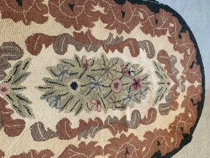 lot 207 image: Vintage Rug