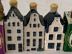lot 204 image: Wade and Delft KLM Figurines