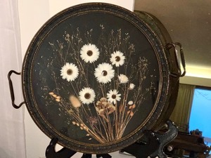 lot 235 image: Two Vintage Home Decor Items