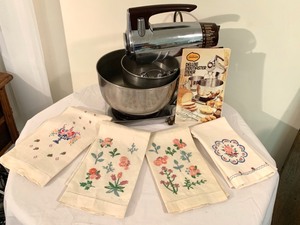 lot 238 image: Sunbeam Mixer and Embroidered Towels
