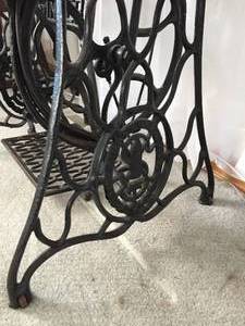 lot 288 image: Vintage Singer Treadle Sewing Machine