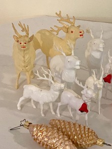 lot 311 image: Vintage Christmas Items