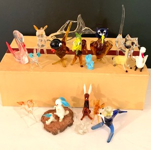 lot 314 image: Vintage Miniature Glass and Plastic Adorable Figurines