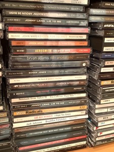 lot 323 image: 100s of CDs