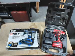 lot 4 image: Durabuilt 7.2 Volt Cordless Drill With Case & 35 Piece Tool Kit
