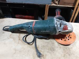 lot 5 image: Metabo angle Grinder