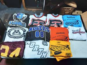 lot 21 image: 1-Hockey High School Practice Jerseys, 1-Hoodie