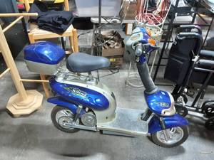 lot 34 image: X-Treme Electric Scooter (No Key, No Charger)