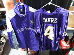 lot 44 image: Mn Vikings Jacket Size XL, #4 Favre Jersey Size XL
