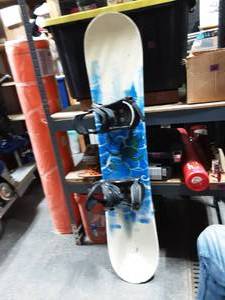 lot 50 image: Atlantis Snowboard With Bindings 51