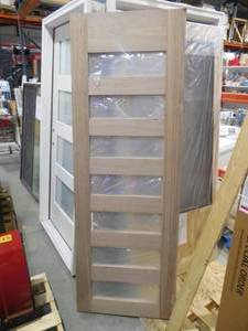 lot 36 image: 7 PANEL OAK INTERIOR DOOR SLAB 28 X 80