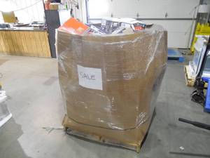lot 60 image: WHOLESALE PALLET LOT OF GENERAL MERCHANDISE, SMALLS- TOOLS,HARDWARE ITEMS
