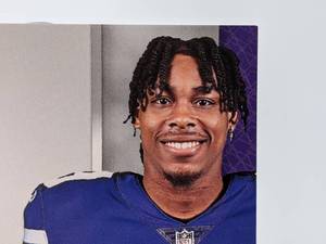 Justin Jefferson Autographed Rookie Card (RC) - 2020 Panini Donruss Elite Insert Pens Pals Autographed Football Card