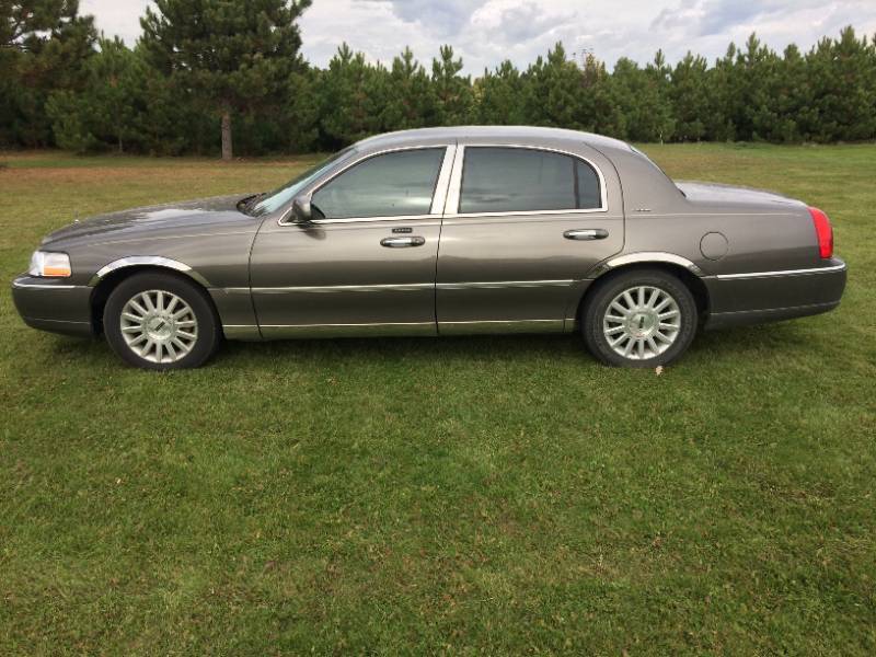 2003 Lincoln Town Car Executive