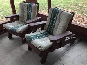 lot 4 image: Two Wooden Adjustable Rolling Lawn Chairs w Pads