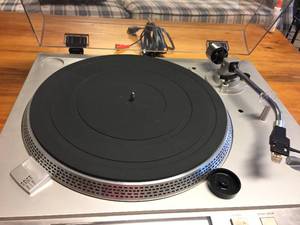 lot 7 image: Sony Stereo Turntable (PS-T25)