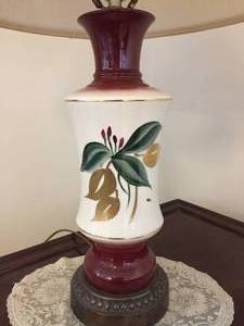 lot 26 image: Floral Table Lamp