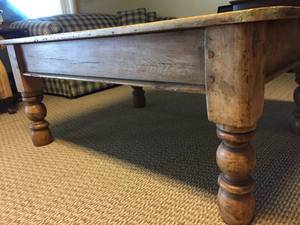 lot 33 image: Large Wooden Coffee Table
