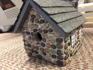 lot 53 image: Fun Birdhouse Lot
