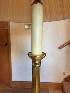lot 86 image: Floor Lamp