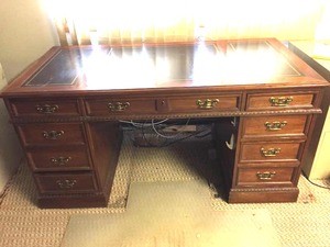 lot 95 image: Wooden Eight Drawer Desk With Three Section Inlay Top