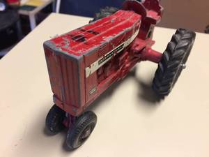 lot 115 image: Diecast International Tractor