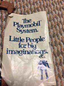 lot 142 image: Playmobil Figurines