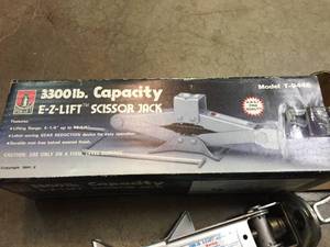 lot 165 image: Pro-Lift 3300 LB Scissor Jack