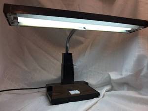 lot 222 image: Florescent Desk Lamp