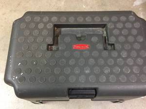 lot 227 image: Rubbermaid Stool With Storage